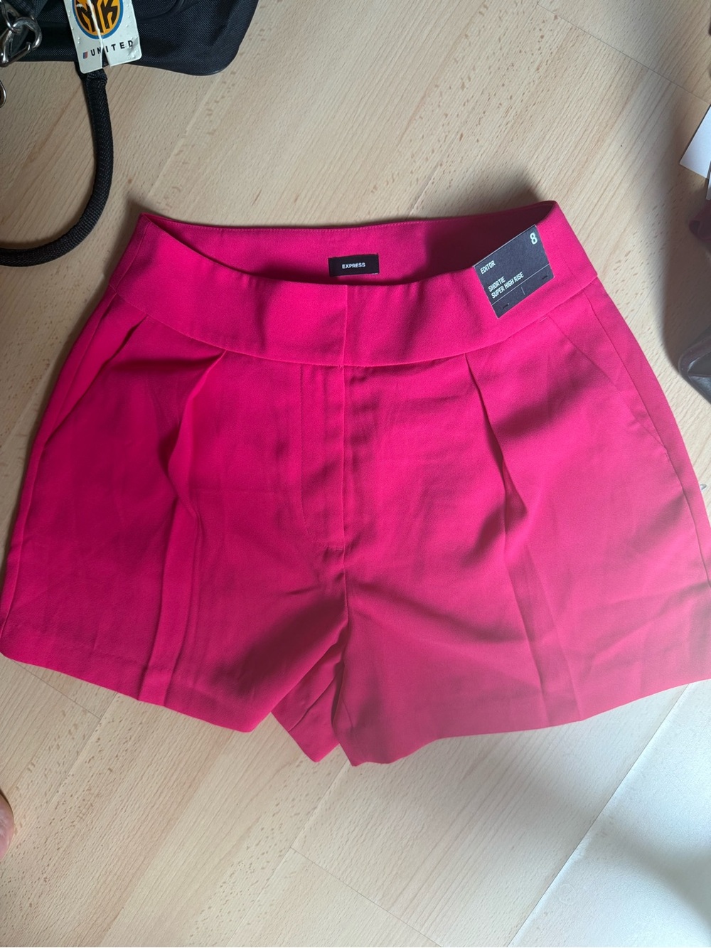 NWT Express Magenta Shortie High Rise 8